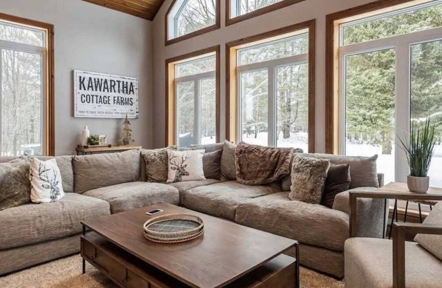 Cozy Haliburton Nature Getaway