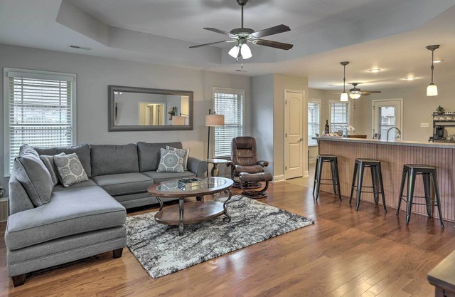 NEW! Cozy Harvest Retreat ~ 10 Mi to Huntsville!