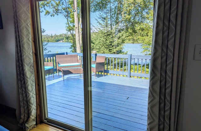 Cozy Haven - Little Lakefront Home