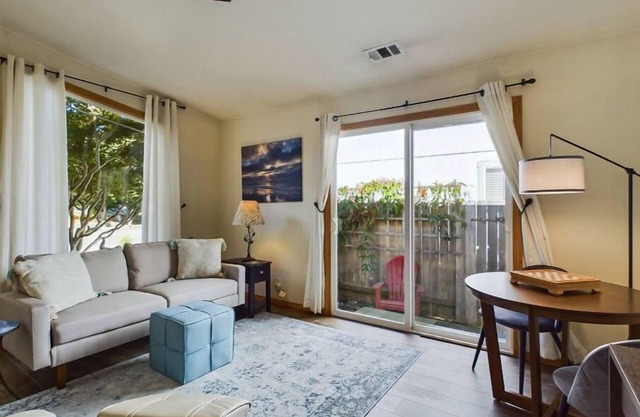 Cozy Haven w/Private Yard