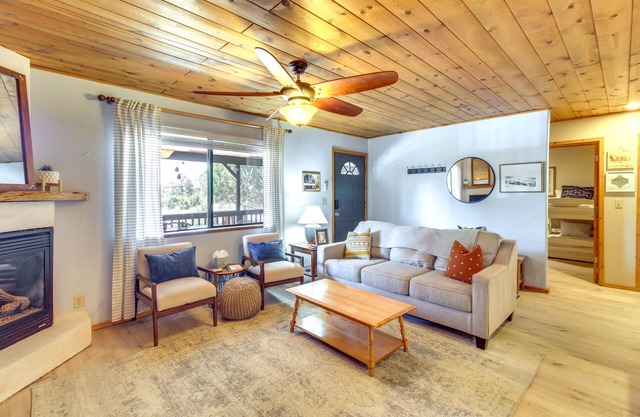 Cozy Heber Cabin Retreat w/ Deck + Fireplace!