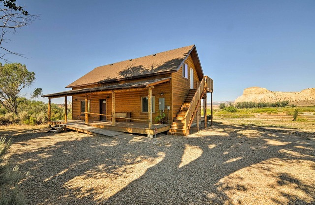 Gemütliche Henrieville Hütte mit Veranda in der Nähe von Bryce Canyon!