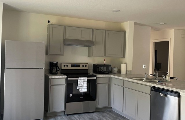 Cozy Hidden Haven Home at Palm Bay