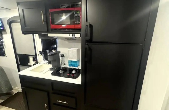 Cozy Hideout Airbnb SuperHost Long Term