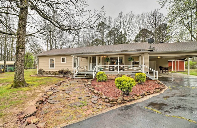 Cozy Higden Retreat - Near Greers Ferry Lake!