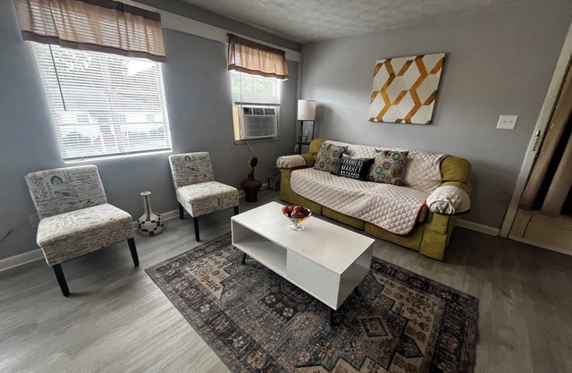 Cozy Historic 1-bedroom apartment in Valdosta near SGMC, VSU, and Moody.