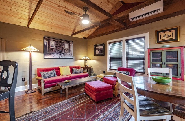 Cozy historic cottage 3 minutes to hospital, 5 minutes to downtown, TCU, FW zoo