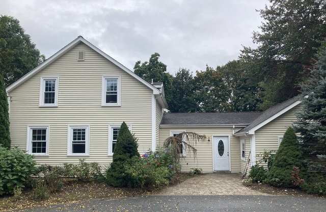 Cozy Historical Home Close to Downtown East Greenwich