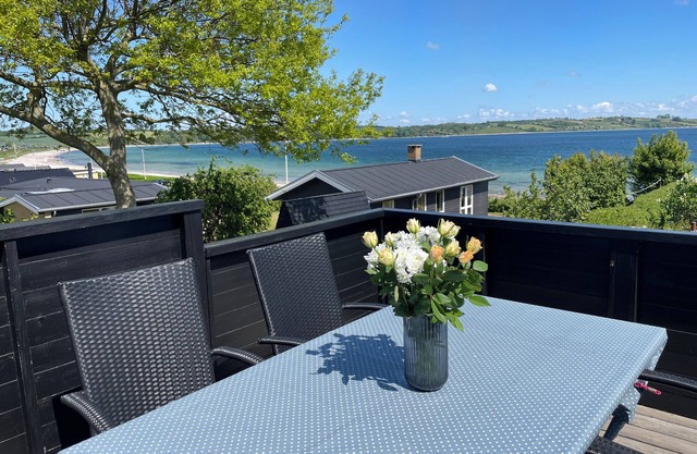 Gemütliches Ferienhaus 100 m vom Strand bis 4 Personen