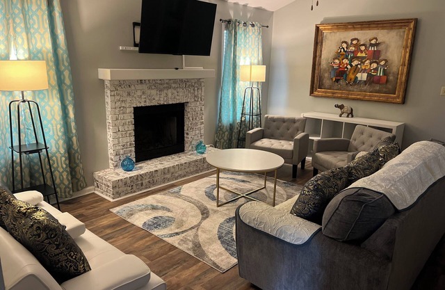 Cozy home 3 BA 2 BA , 4 Queen beds near everything