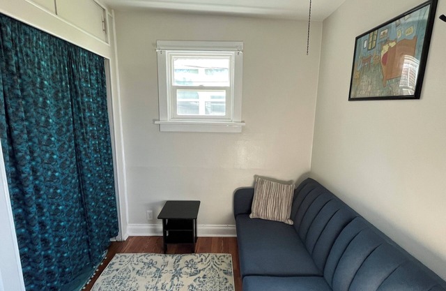 Cozy Home 3-bedroom house with WiFi, AC in delightful St. Louis