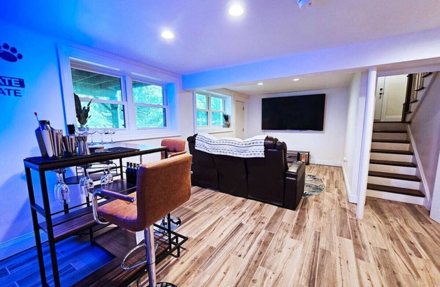 Cozy Home 5 Mins From PSU Campus + Theater Room!