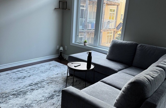 Cozy home away from home close to CHEO and TOH General Campus