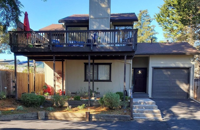 Cozy Home Away From Home Not Far From The Beach & Downtown Cambria Shopping