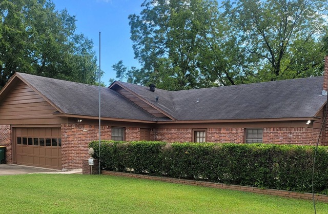 Cozy home away from home with all amenities needed. This home has 4 bedrooms