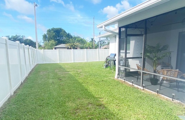 Cozy Home-Close to downtown and Beaches