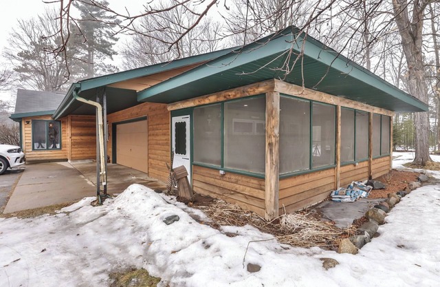 Cozy home close to town.