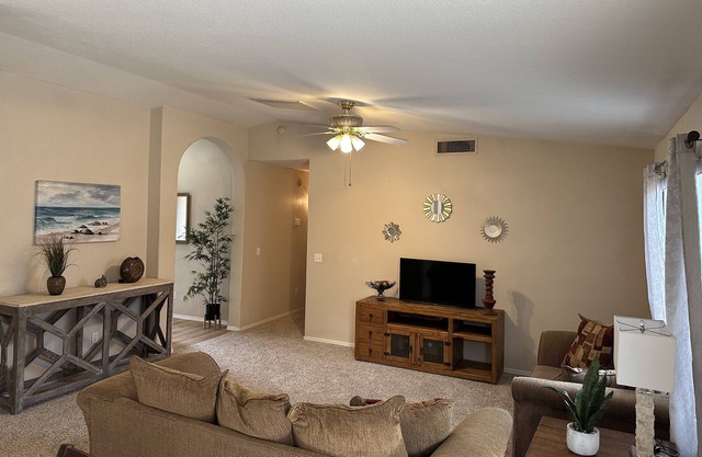 Cozy Home Freshly Renovated near Davis Monthan Air Force Base