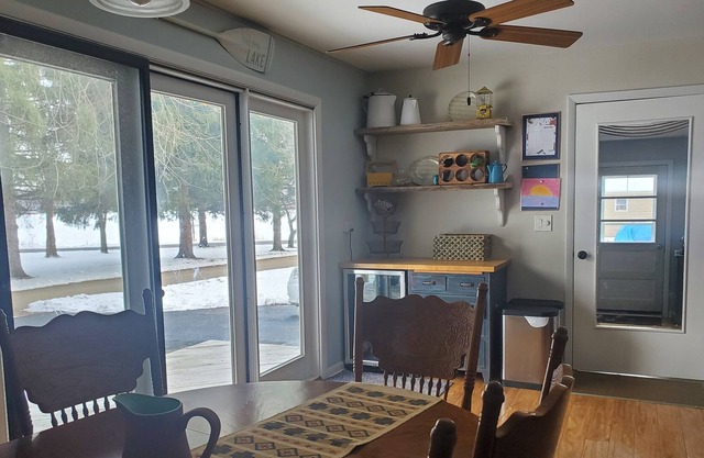 Cozy Home Great for Families with Lake Views and Large Yard