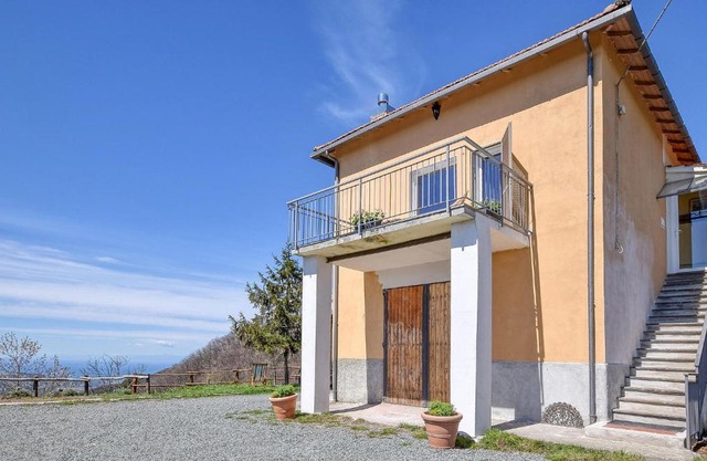 Cozy Home In Castiglione Chiavarese