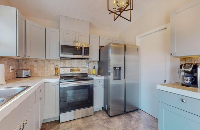 Cozy Home in Bellflower! Balloon fiesta park within walking distance!