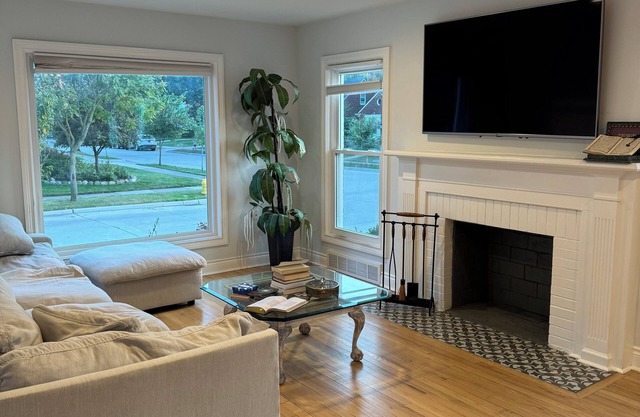 Cozy home in Dearborn Hills-Pet Friendly-Near Downtown Dearborn and Hospitals