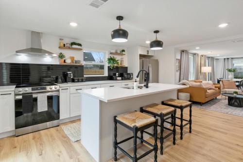 Cozy Home in Downtown McKinney with Backyard