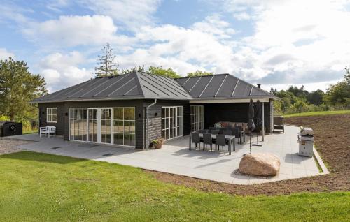 Cozy Home In Ebeltoft With Wifi