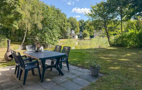 Cozy Home In Hoeven With Wifi