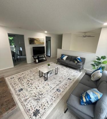 Cozy home in Kent, Newly remodel, New furniture