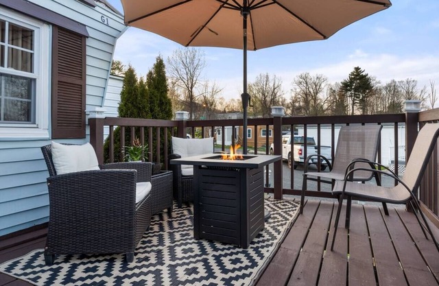 Cozy Home in Lenox