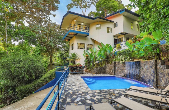 3 Schlafzimmer / Neu renoviert / zu Fuß zu Manuel Antonio Restaurants