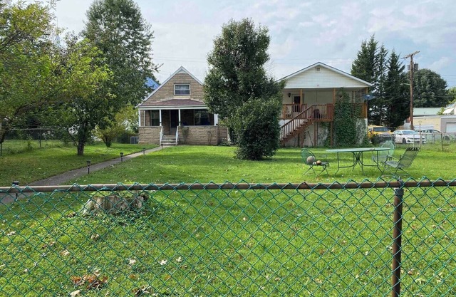 Cozy home in South Charleston!
