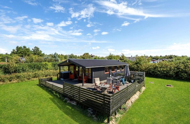 Cozy Home In Skjern With Kitchen