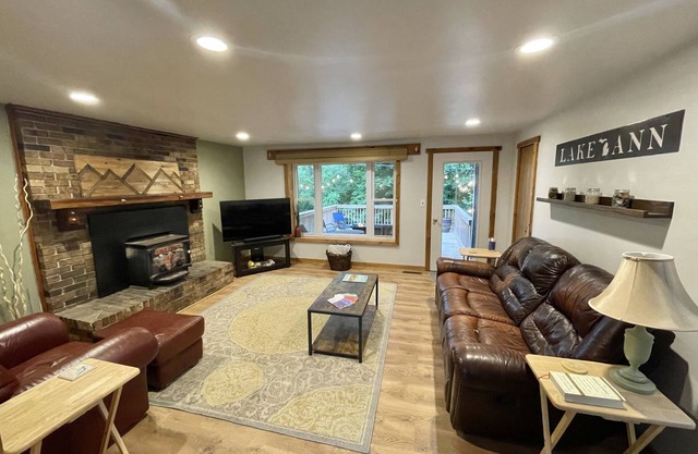 Cozy home in the heart of Lake Ann Village!