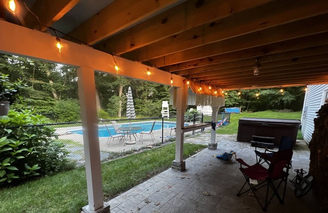 Cozy home in Uxbridge with a pool, hot tub, and hiking trails!