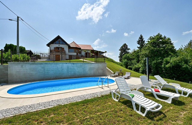 Gemütliches Haus in Veliki Lovrecan mit.