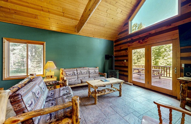 Cozy Home located on the Turtle Flambeau Flowage, great for all seasons!