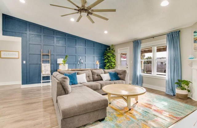 Cozy Home Minutes to Beaches