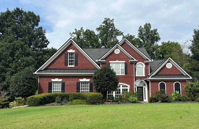 Cozy home minutes to Lake Lanier, Golf Course & Downtown Sugar Hill