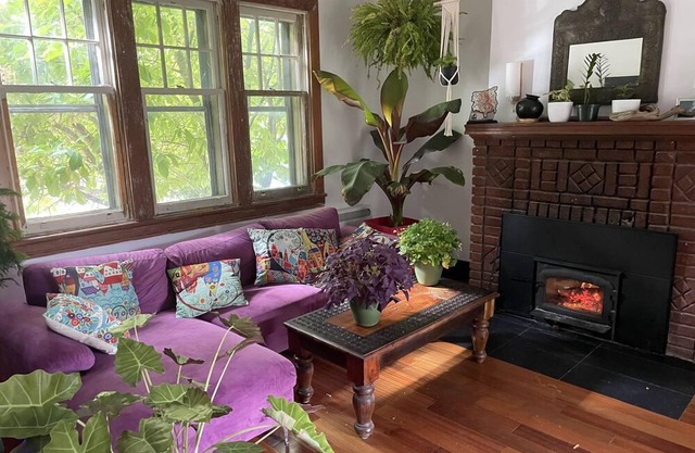 Cozy home Montreal-West/Ville st Pierre with wood fireplace!!!