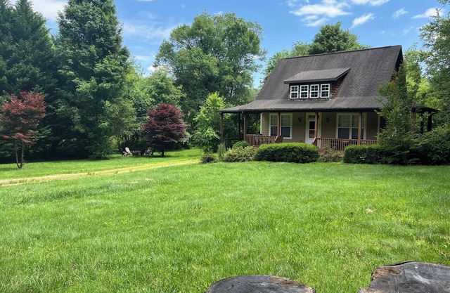 Cozy home near Asheville with EV charger. Won’t you be my neighbor?