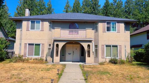 Cozy Home near Downtown, UBC and YVR airport