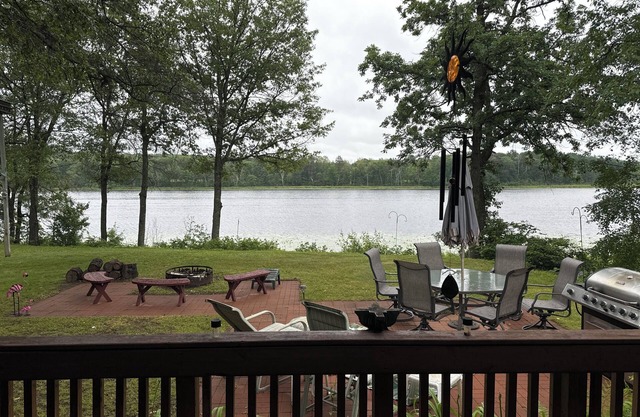 Cozy home on private lake close to ATV snowmobile trails.