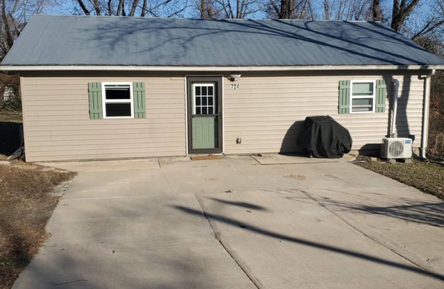 Cozy Home on the edge of Rolla!