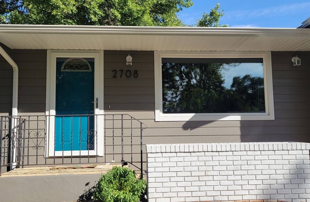 Cozy home right off of I 229 and 26th St