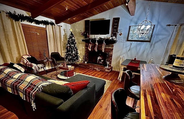 Cozy Mountain Home Centrally Located in Wrightwood