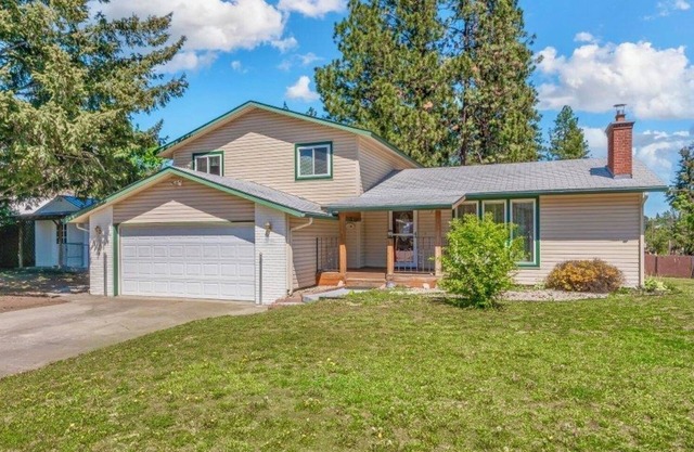 Cozy home steps from Q'emlin Park beach- Sleeps 8!