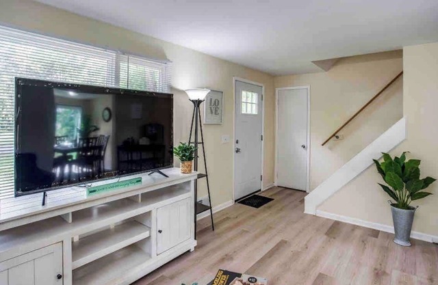 ~Cozy Home~ Steps to RIT by UofR/Airport/DWTN w/AC