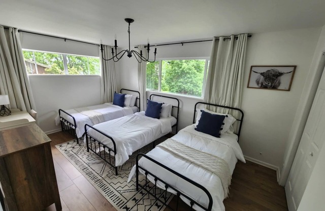 Cozy home that sleeps up to 8 people. Comes with everything you'll need.
